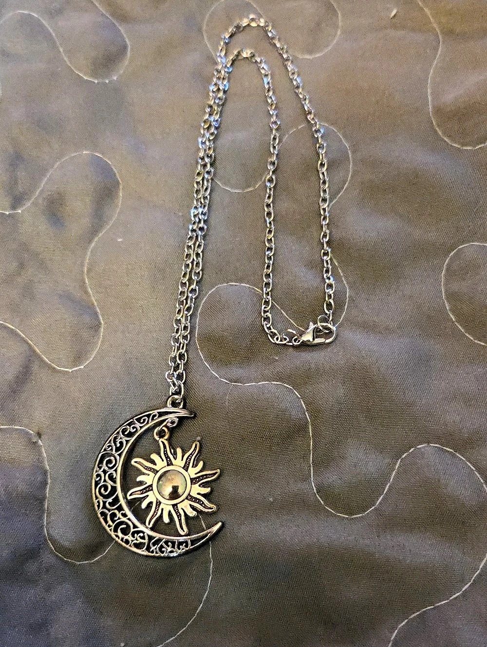Celestial Crescent ŏ5 Necklace in Silver Like New